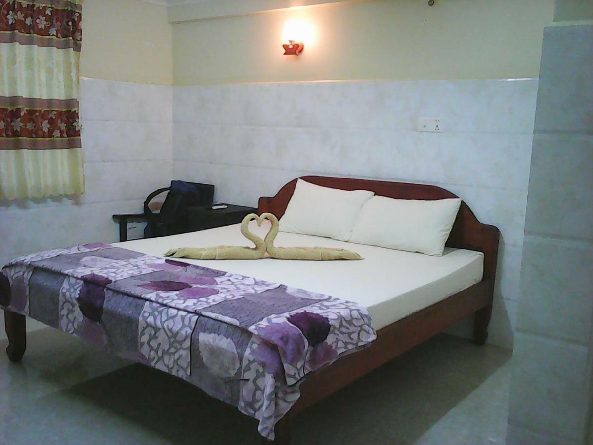 Captain Chim S Guesthouse Kampot Exteriör bild